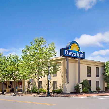 Days Inn By Wyndham Силвър Спринг Екстериор снимка
