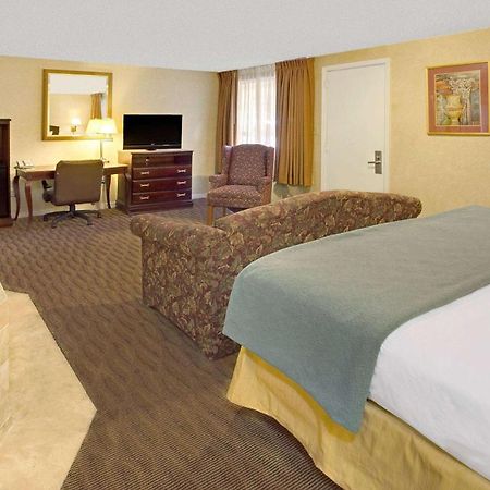 Days Inn By Wyndham Силвър Спринг Екстериор снимка
