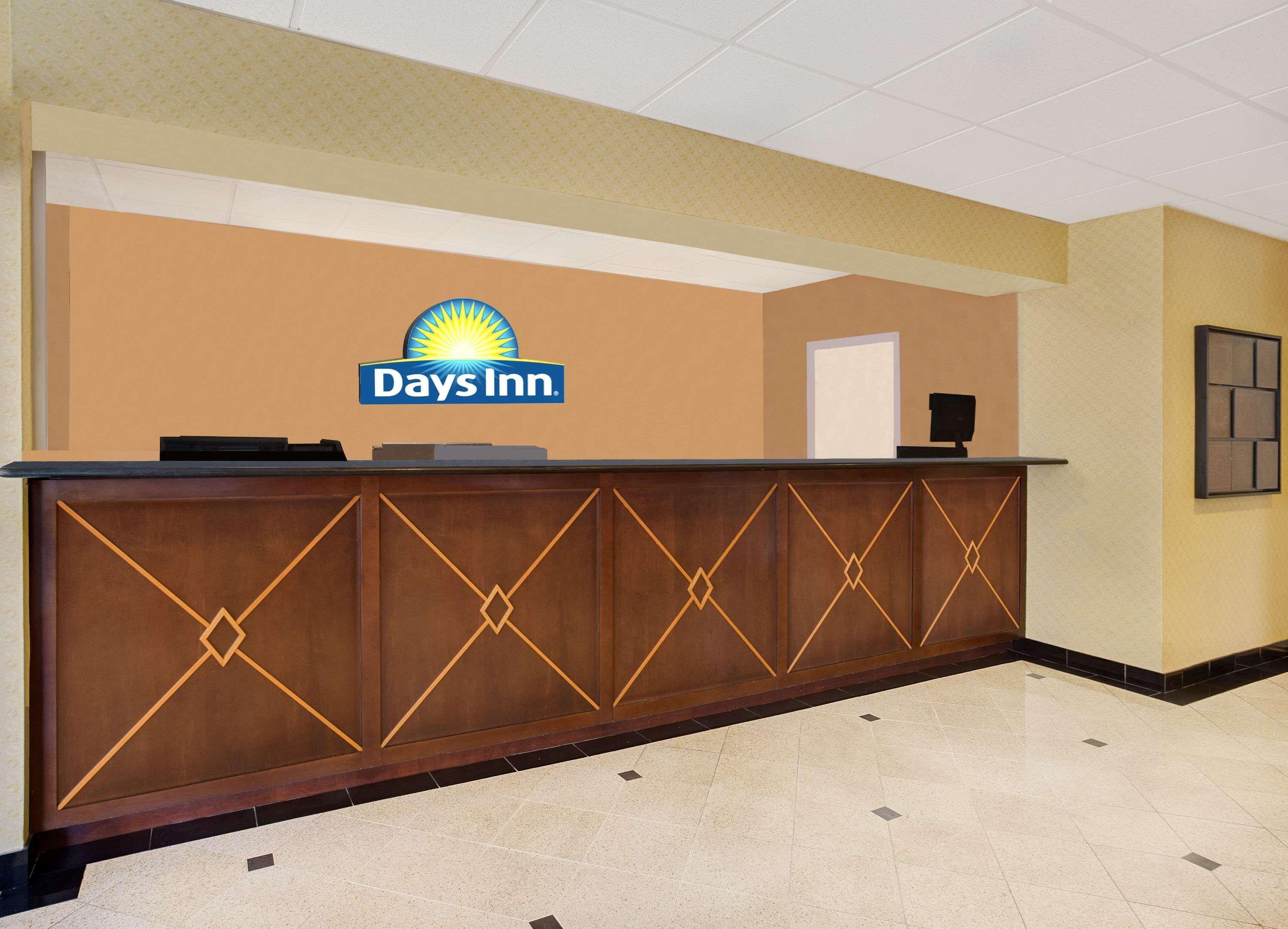 Days Inn By Wyndham Силвър Спринг Екстериор снимка