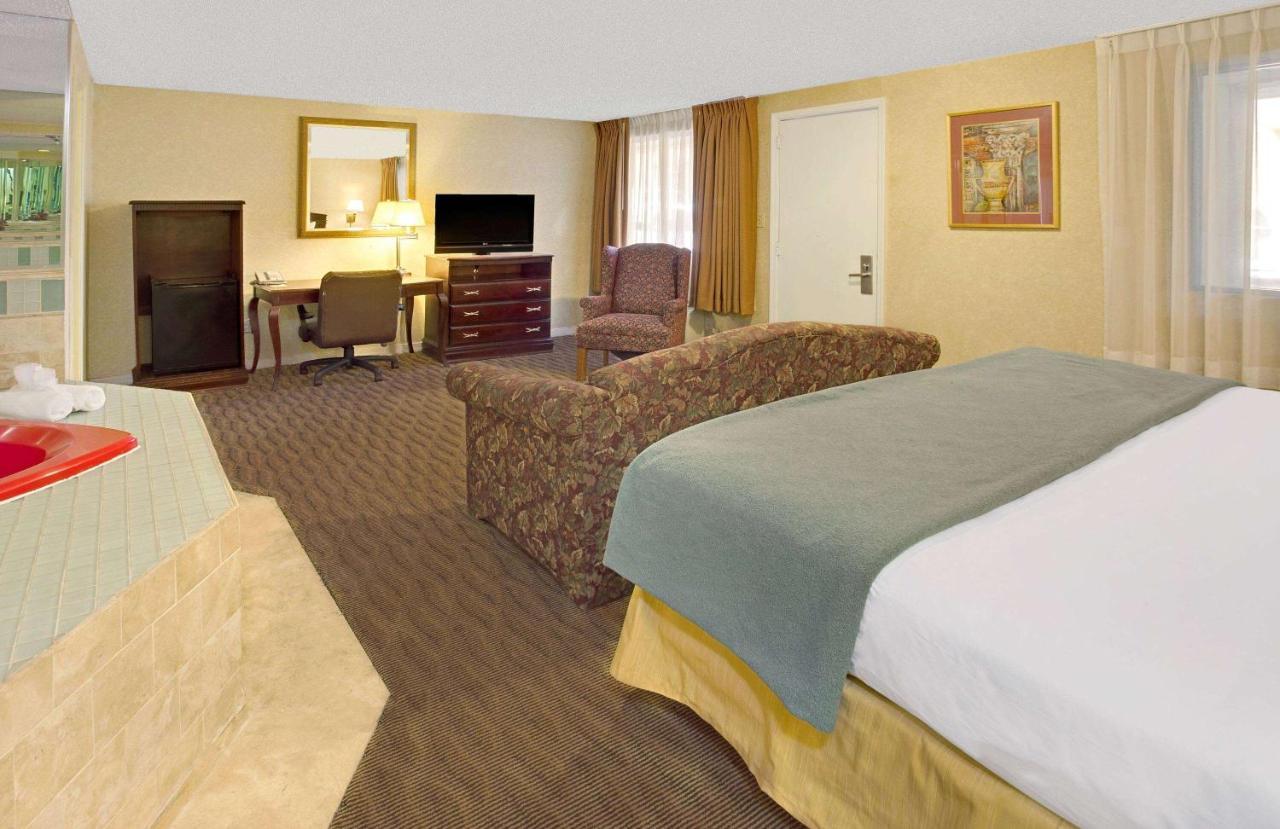 Days Inn By Wyndham Силвър Спринг Екстериор снимка